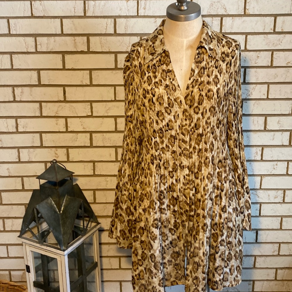 Allison Taylor / leopard print pleated blouse 
Size 1X